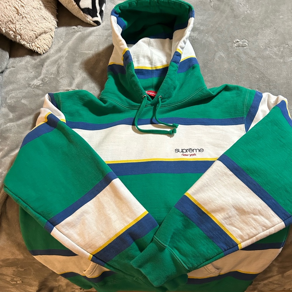 Mens Supreme hoody. Size medium.